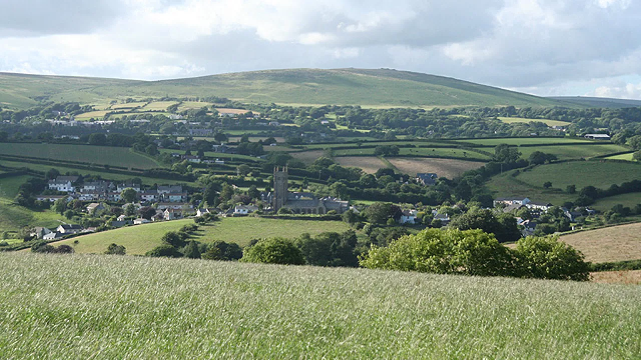 DevonUGBOROUGHStPeter(martinbodmanCC-BY-SA2.0)1