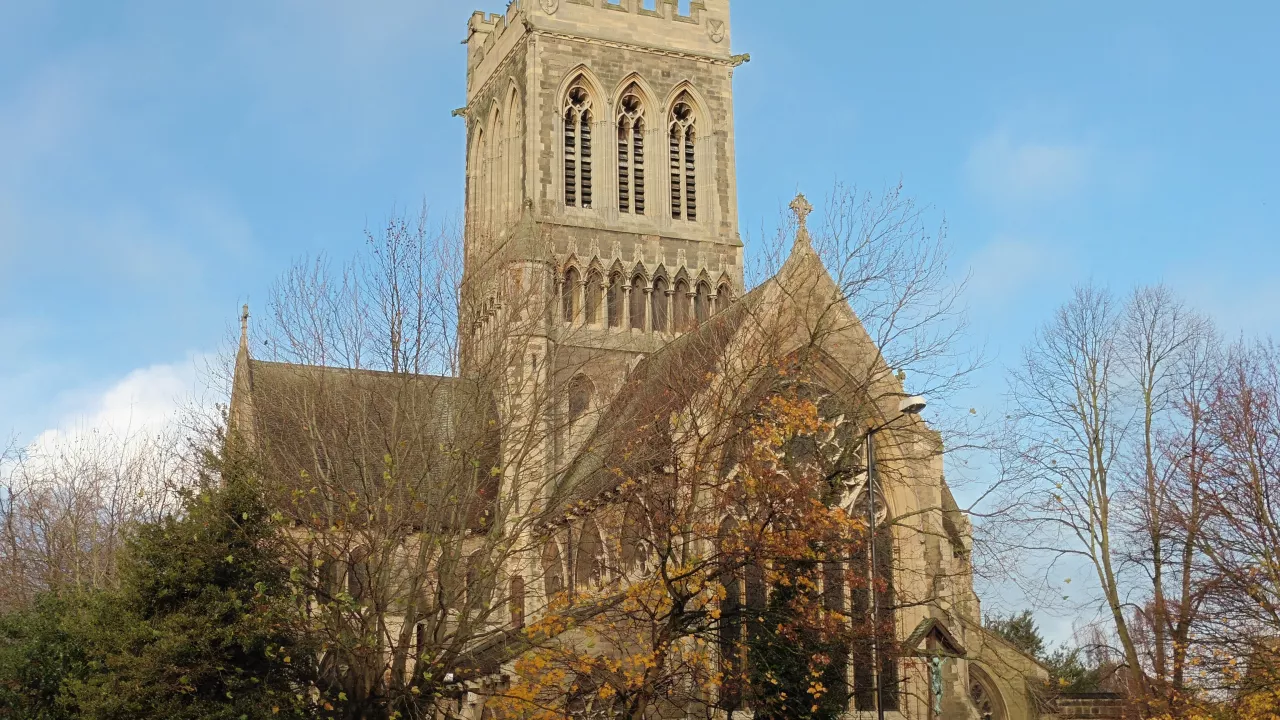 StaffordshireBURTONONTRENTStPaul(davekellyCC-BY-SA2.0)1