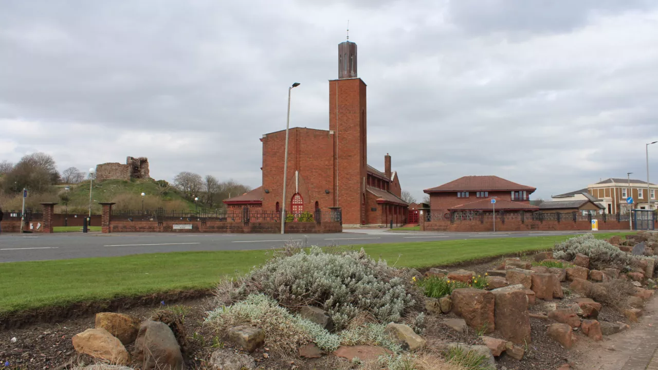 StrathclydeARDROSSANStPeterChains(billymccrorieCC-BY-SA2.0)1