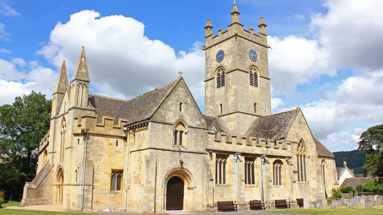 GloucestershireBISHOPSCLEEVEStMichaelAllAngels(waylandsmithCC-BY-SA2.0)1