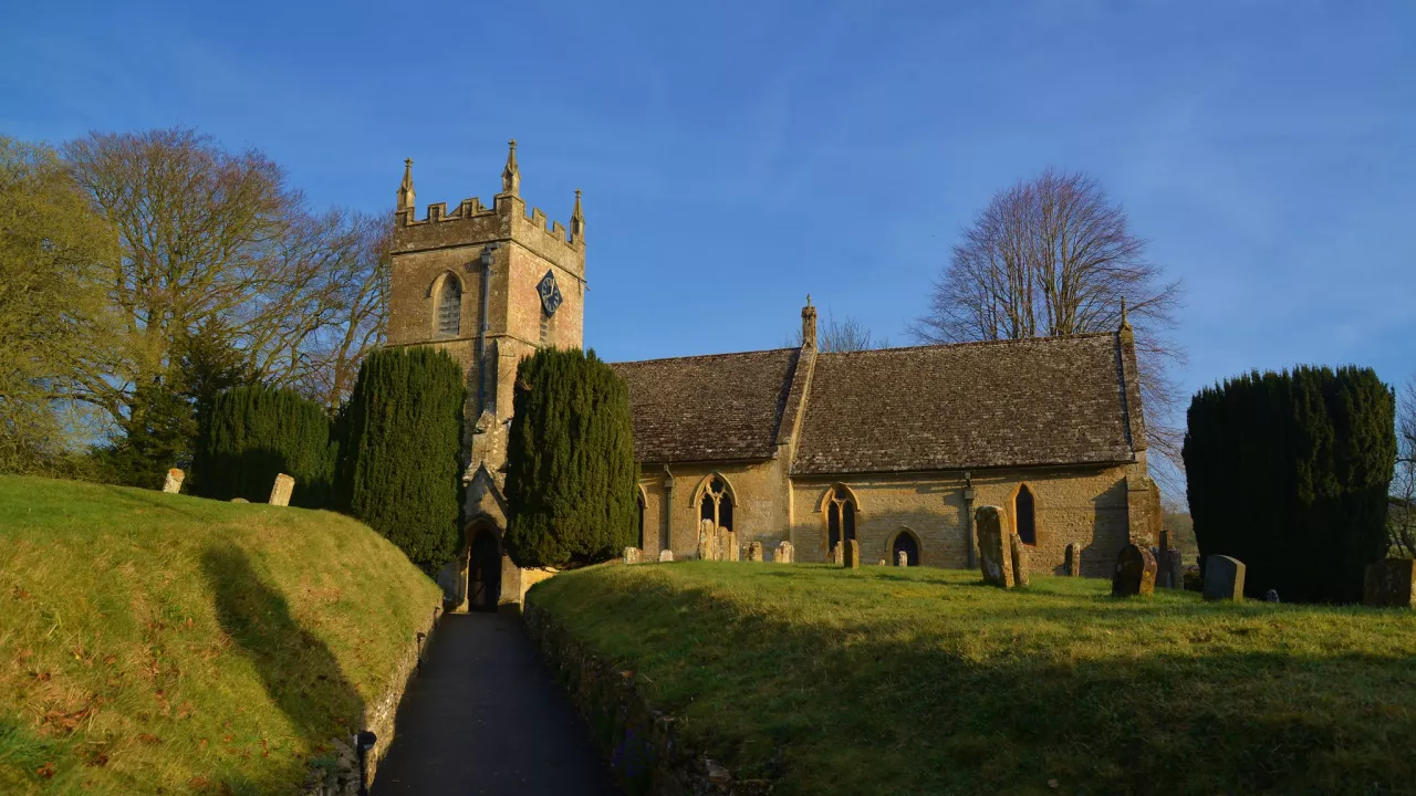 GloucestershireUPPERSLAUGHTERStPeter(barrymarshCC0)1