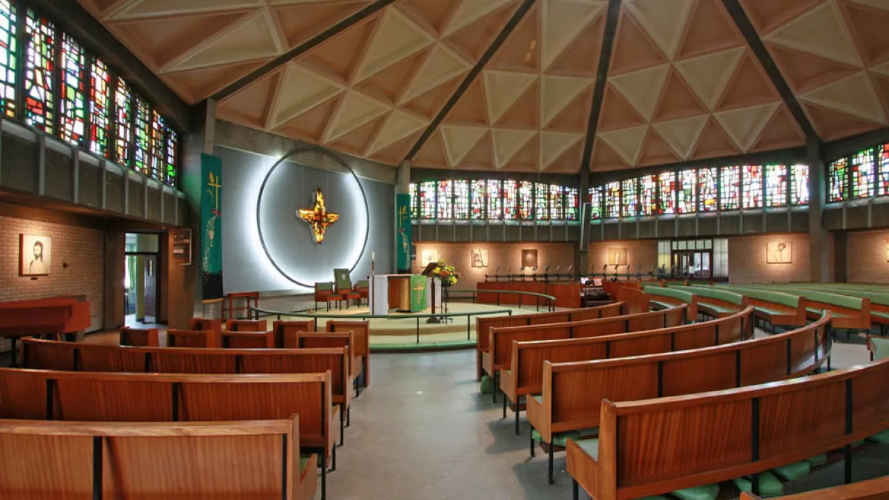 GreaterLondonCATFORDStLaurence(johnsalmonCC-BY-SA2.0)1