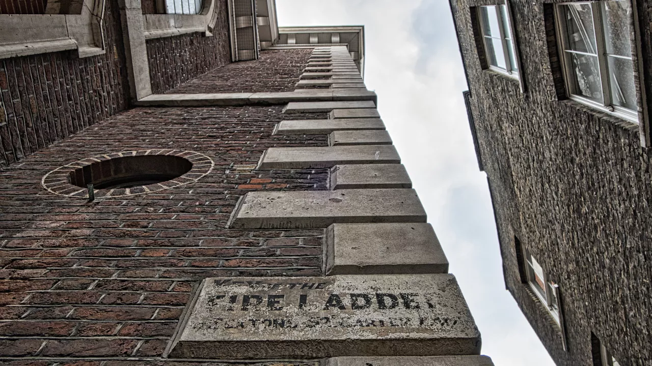 GreaterLondonCITYOFLONDONStAndrewWardrobe(geoffhensonCC-BY-ND2.0)1