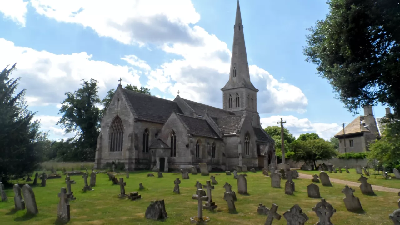 NorthamptonshireLOWERBENEFIELDStMaryVirgin(bikeboyCC-BY-SA2.0)1