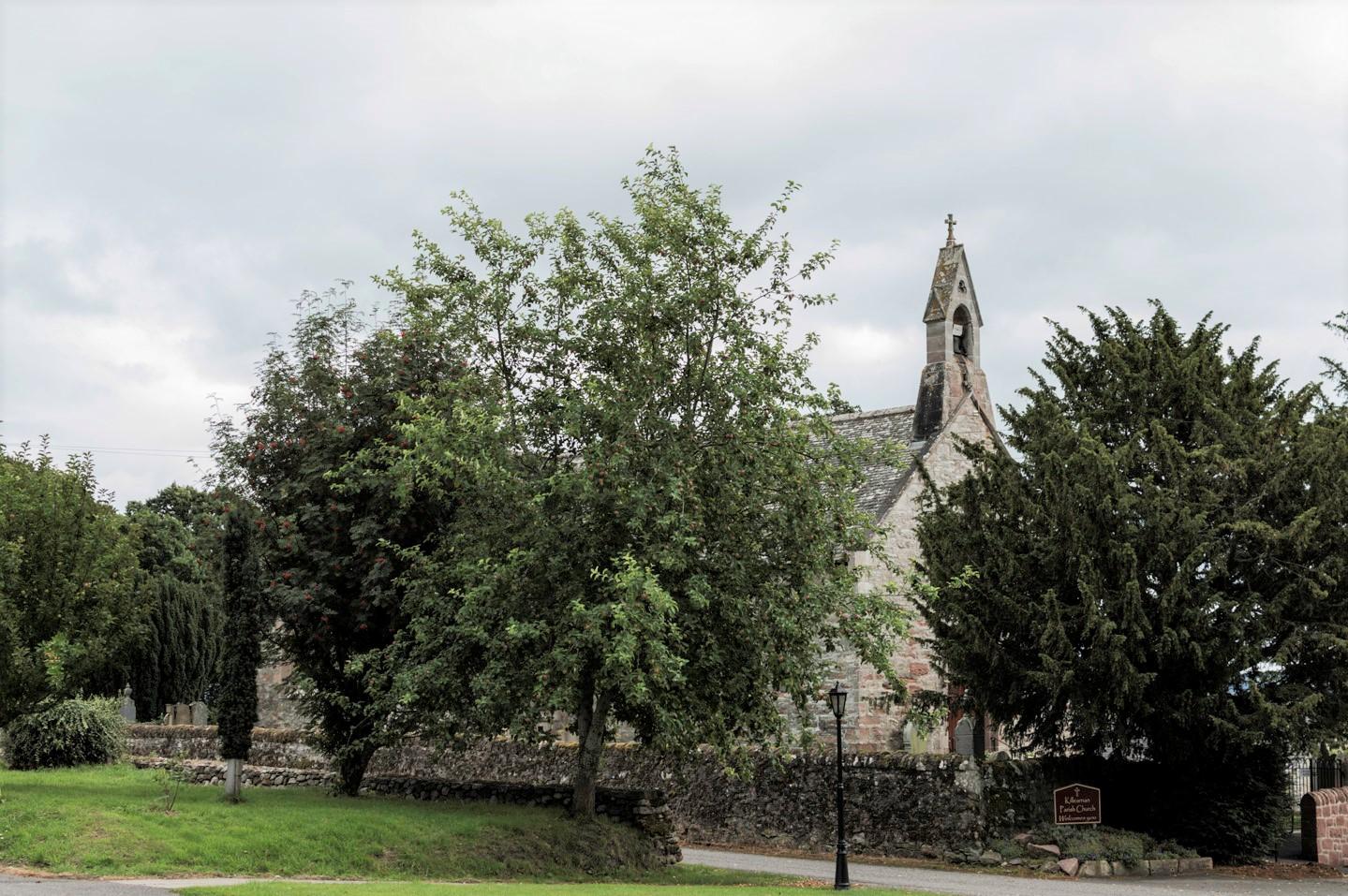HighlandKILLEARNANParishChurch(petermooreCC-BY-SA2.0)1