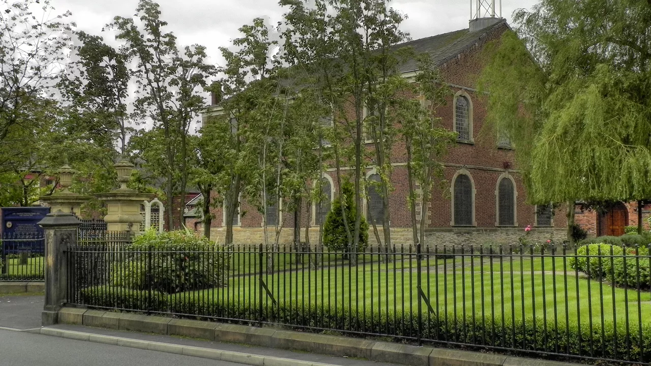 GreaterManchsterATHERTONChowbentUnitarianChapel(daviddixonCC-BY-SA2.0)1