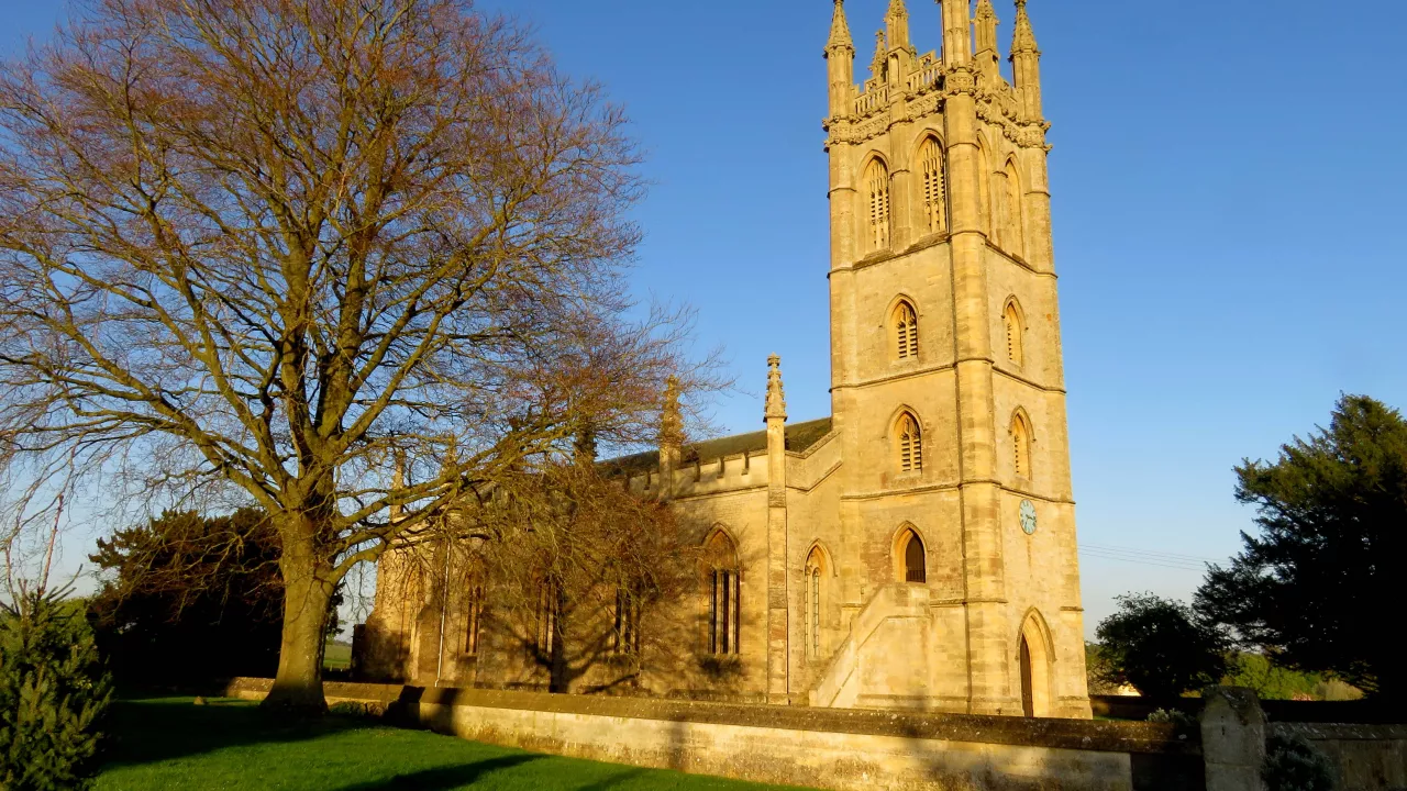 OxfordshireCHURCHILLAllSaints(stevedanielsCC-BY-SA2.0)1