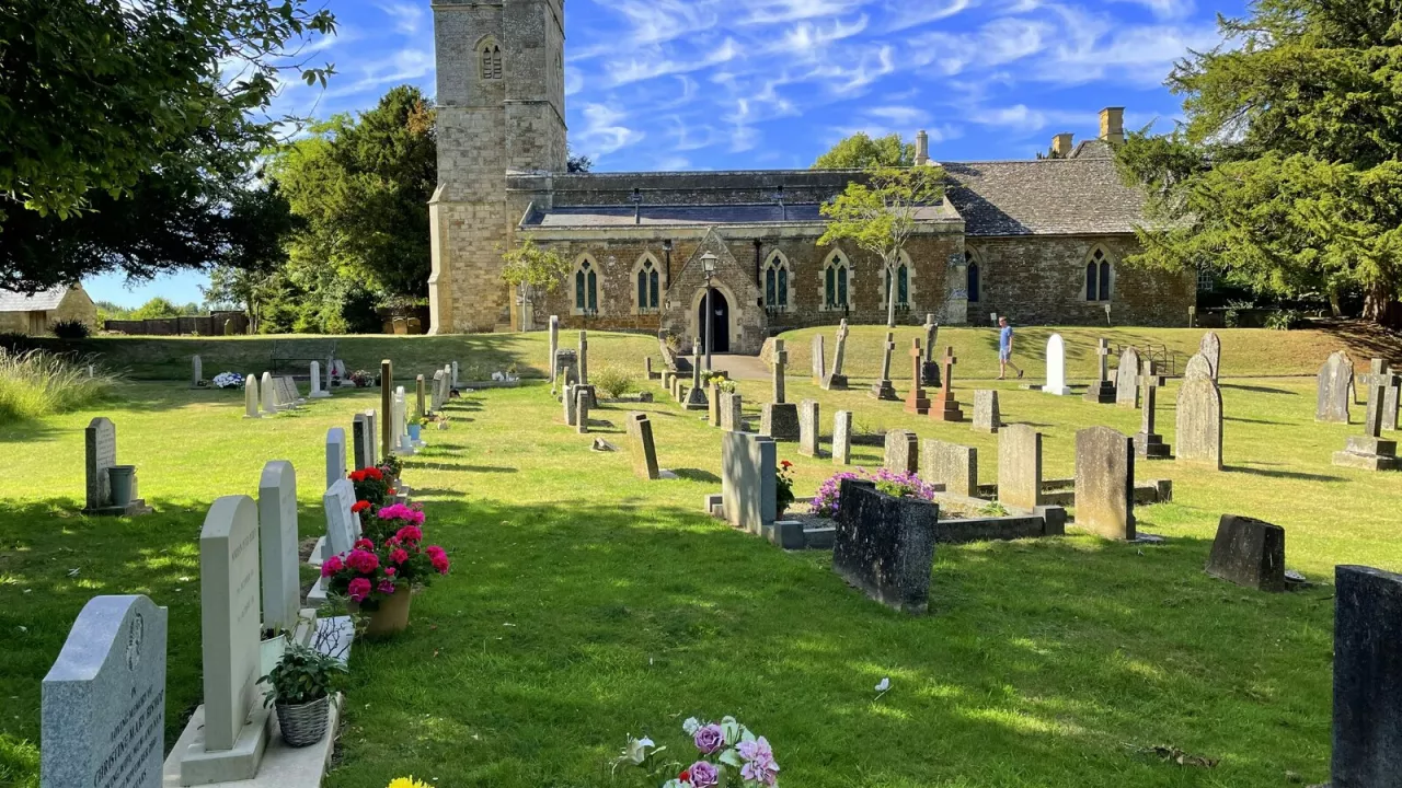 OxfordshireKINGHAMStAndrew(philipjeffreyCC-BY-SA2.0)1