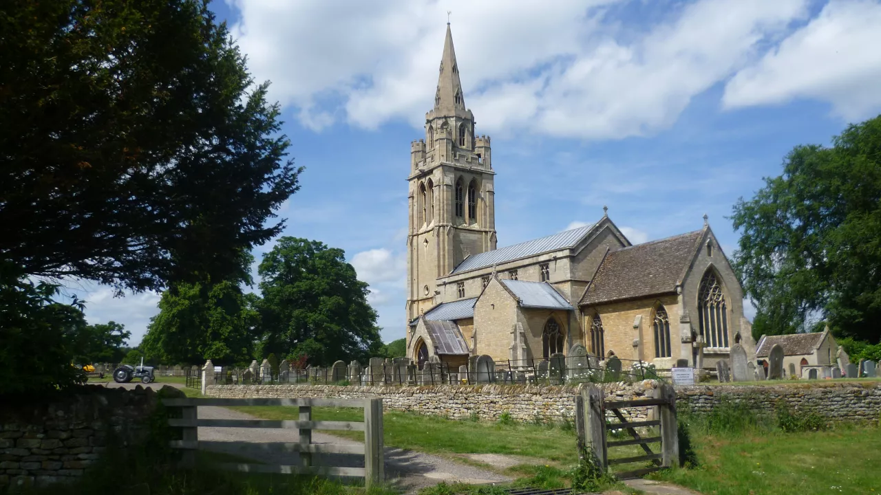 RutlandEXTONStPeterStPaul(marathonCC-BY-SA2.0)1