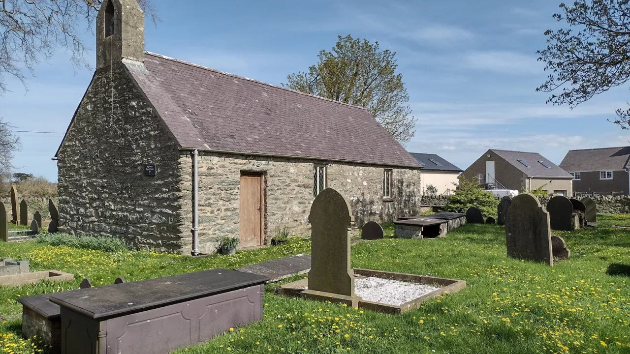 AngleseyLLANFIGAELStFigael(ChrisAndrewsCC-BY-SA2.0)1