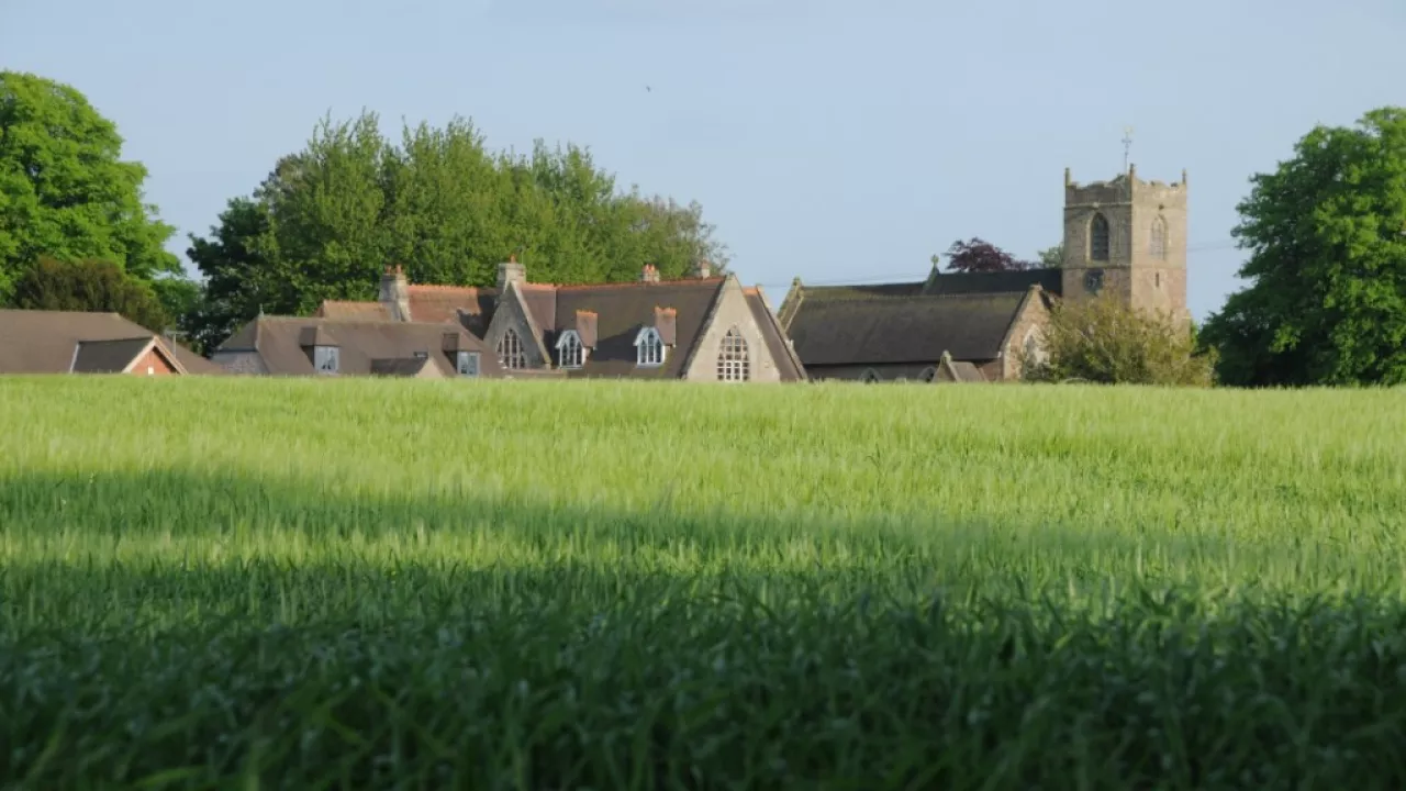 StaffordshireBLYMHILLStMary(PhilipHallingCC-BY-SA2.0)1