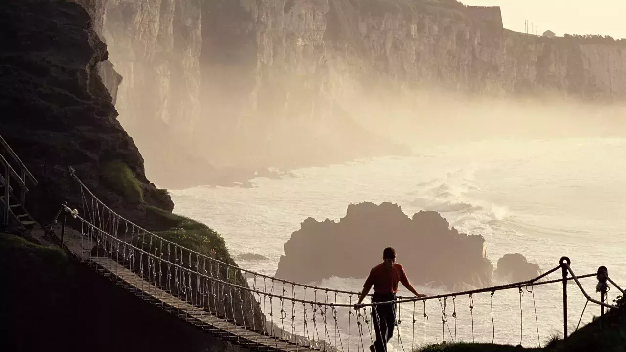 CountyAntrimBALLINTOYBallintoyChurch(©TourismIreland&ChrisHill)3