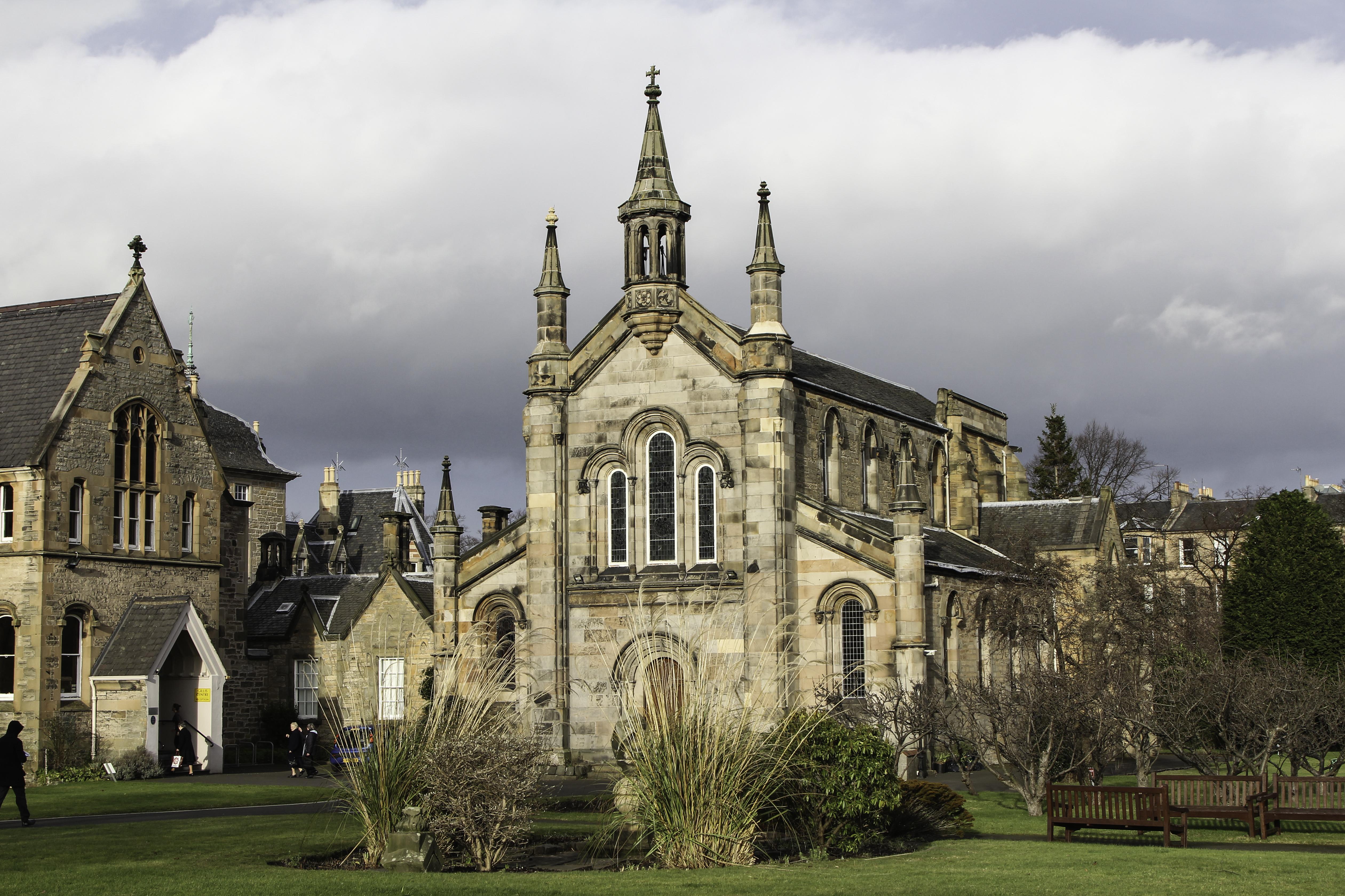 CityofEdinburghEDINBURGHStMargaretChapel(FrLawrenceLewOPCC-BY-NC-ND2.0)1