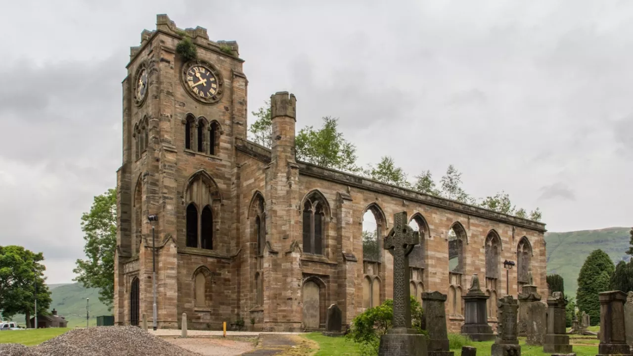 GlasgowLENNOXTOWNCampsieHighKirk(Davidw82CC-BY-SA2.0)1