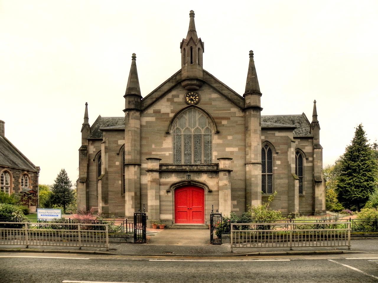 TaysideKINNOULLParishChurch(DavidDixonCC-BY-SA2.0)2