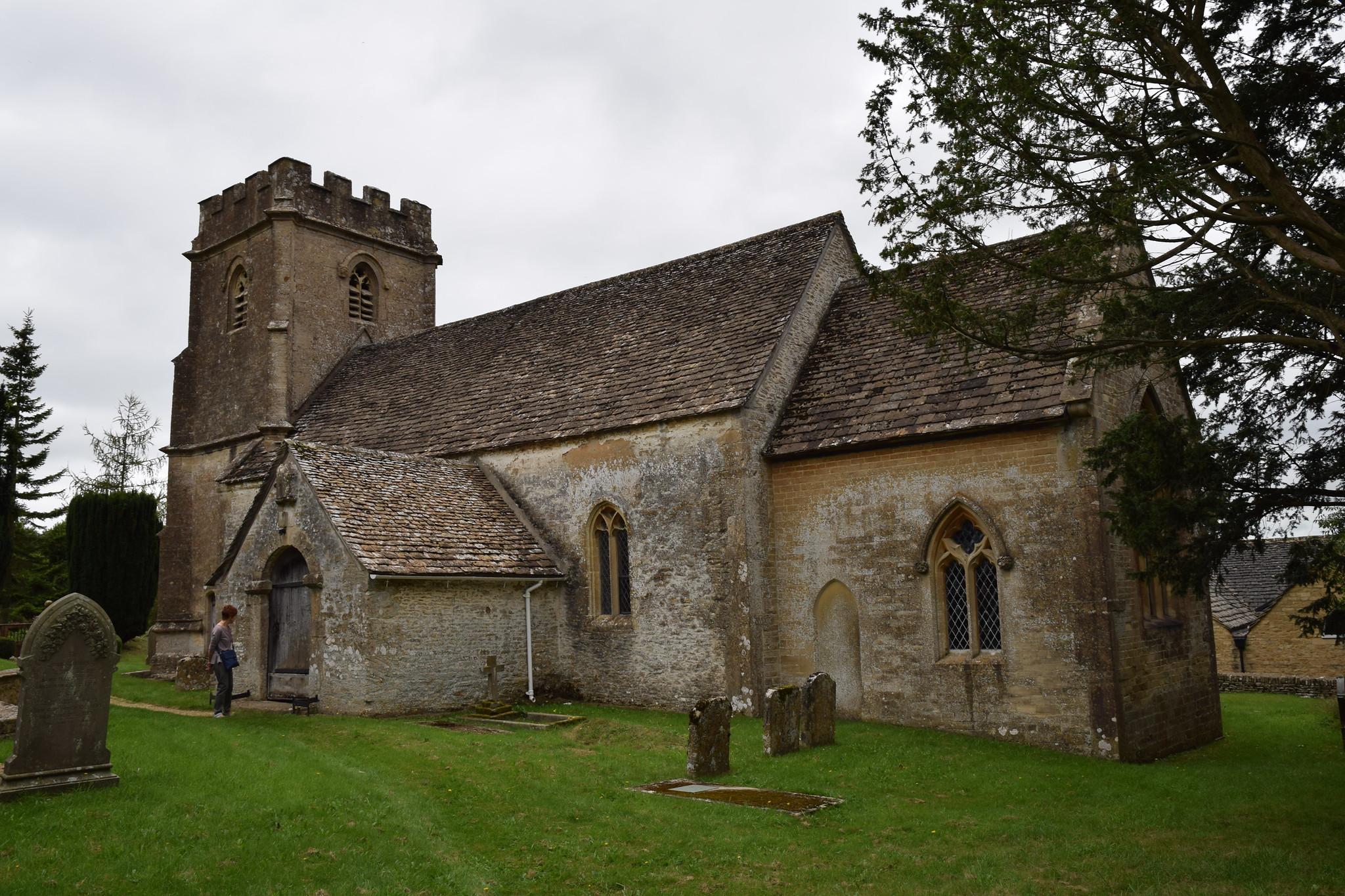 GloucestershireDAGLINGWORTHHolyRood(HughLlewelynCC-BY-SA2.0)1