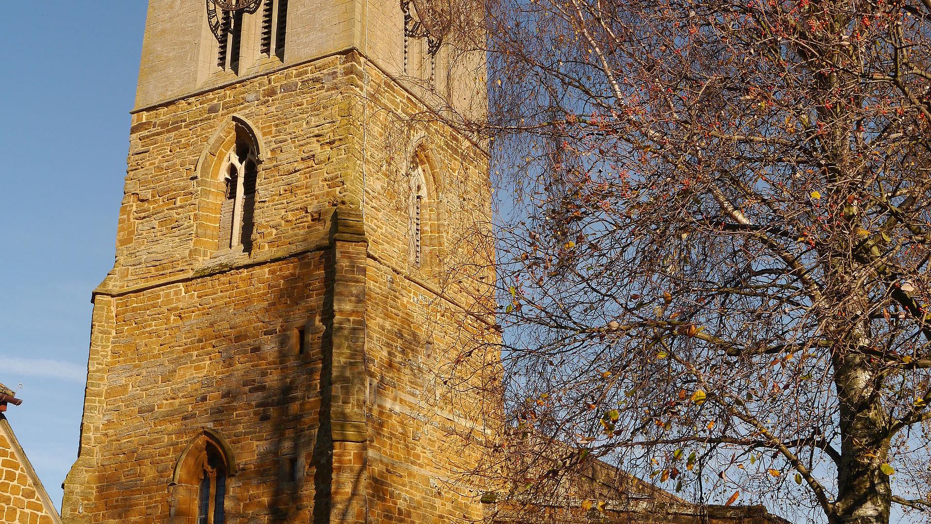 NorthamptonshireMOULTONStPeterStPaul(AndrewRobertsCC-BY-SA3.0)1