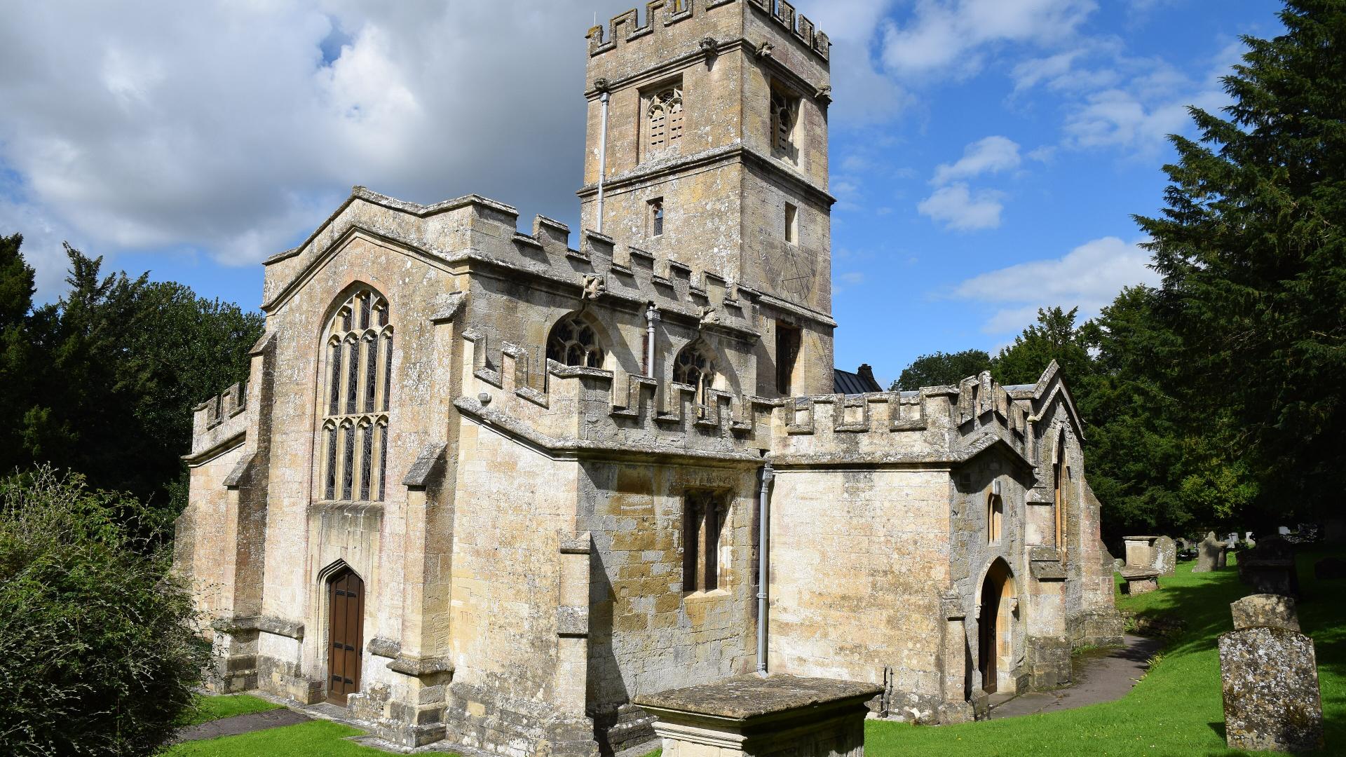 WiltshireBRATTONStJamesGreat(HughLlewelynCC-BY-SA2.0)1