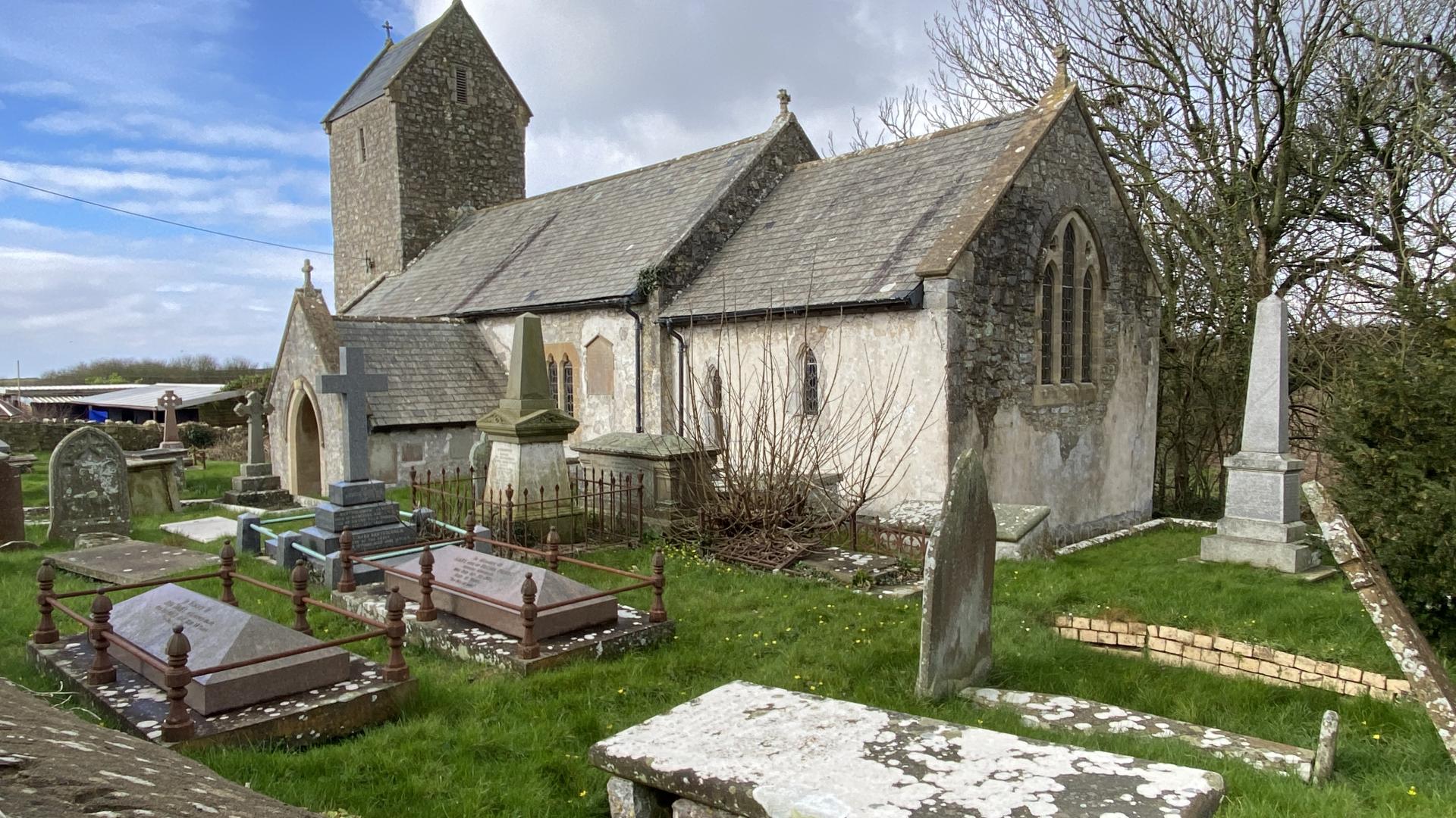 GlamorganMARCROSSHolyTrinity(AlanHughesCC-BY-SA2.0)2