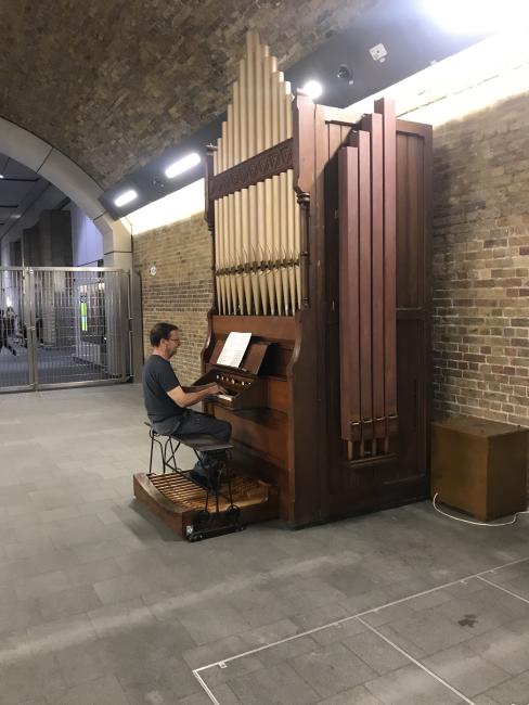 Church Organ at London Bridge station